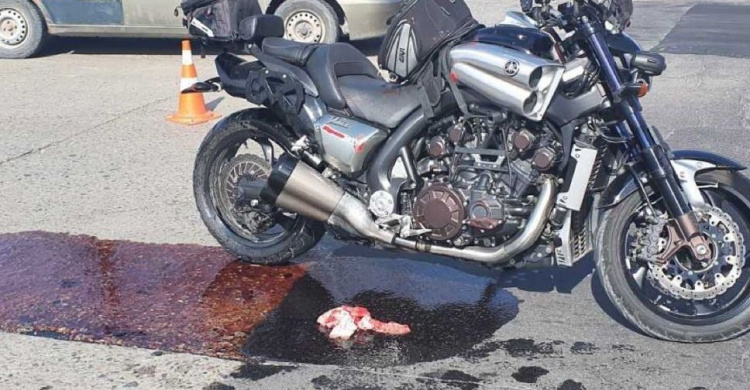 В Мариуполе госпитализировали мотоциклиста с разбитой головой (ФОТО+ВИДЕО)