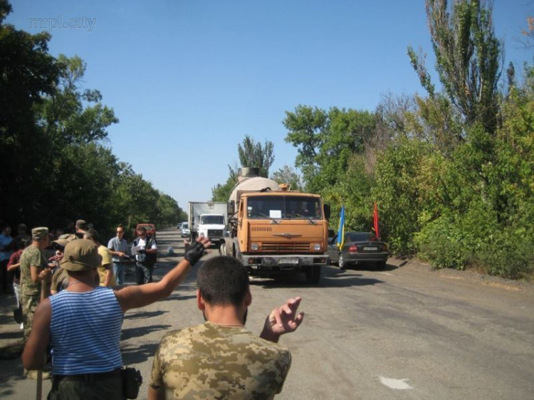 Мариупольцы выступили против бездорожья национальной трассы Н-08 (ФОТО)