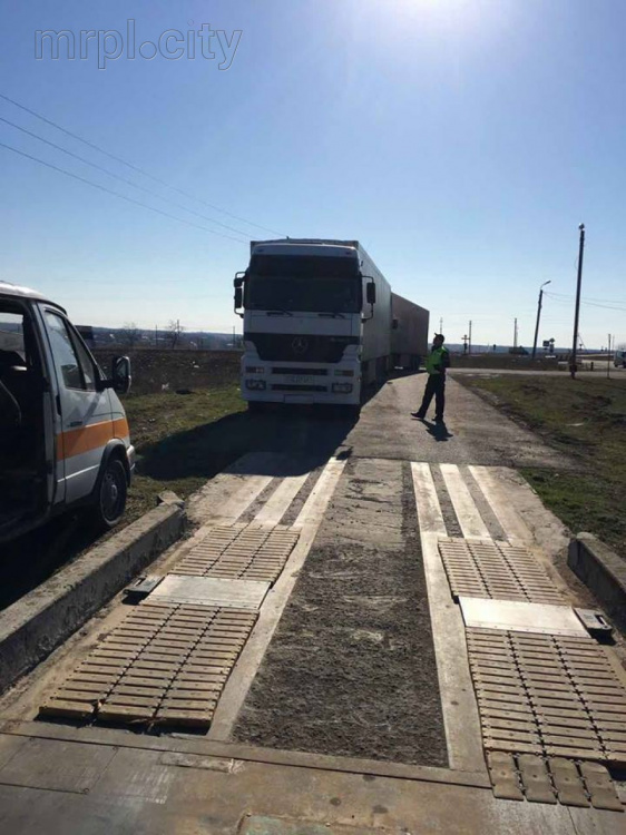 Направлявшиеся в Мариуполь грузовики-длинномеры оштрафованы на тысячи евро (ФОТО)