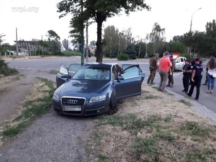 В Мариуполе гонка с полицией закончилась ДТП и травмой для ребенка (ФОТО)