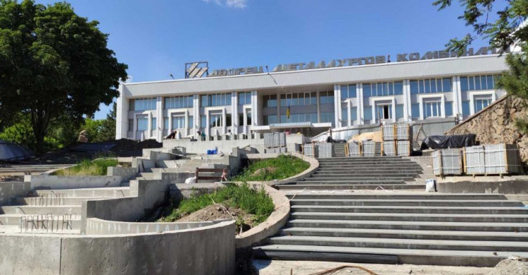 Мариупольский парк имени Гурова откроют к юбилею Независимости Украины. На каком этапе работы?