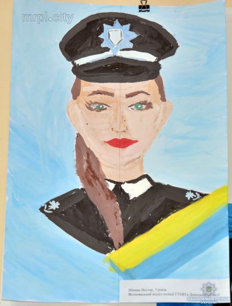 На Донетчине дети полицейских нарисовали своих мам-героинь (ФОТО)