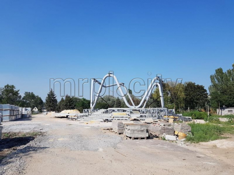Детская площадка, сцена и фонтаны как проходит реконструкция в крупнейшем парке Мариуполя