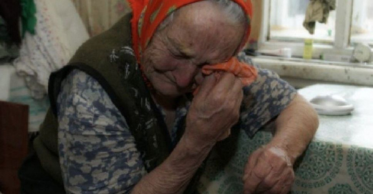 Мариупольская бабушка «заплатила» 21 тыс грн за донесенные домой сумки  