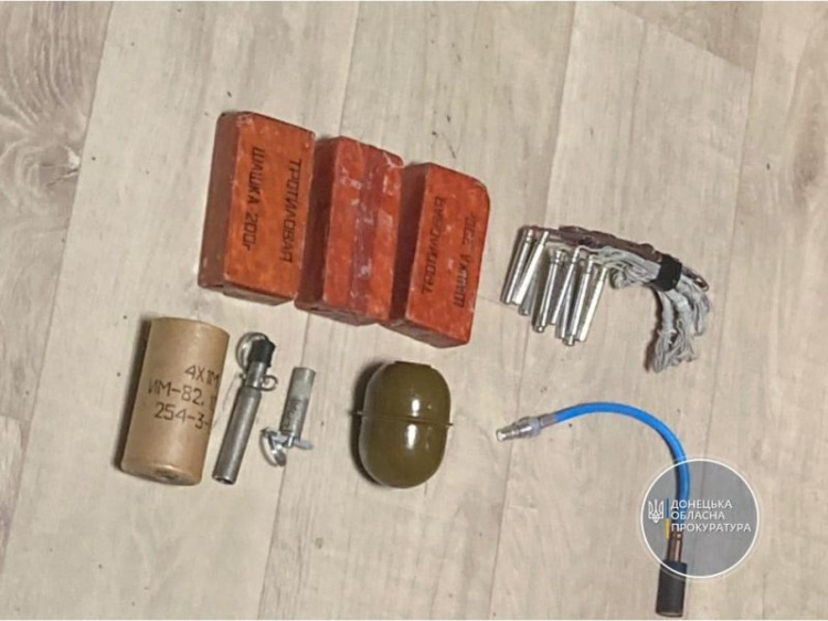 В Мариуполе местный житель торговал оружием и боеприпасами