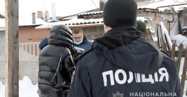 В Мариуполе россиянин до смерти избил мать своей сожительницы и прятал ее тело за тумбочкой