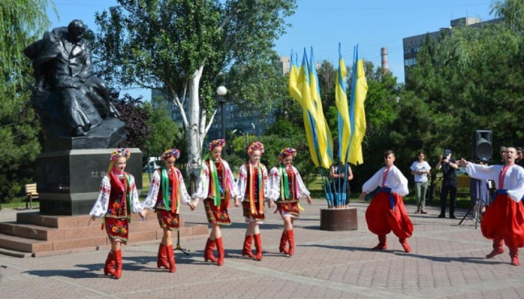 Мариуполь отмечает День Конституции Украины