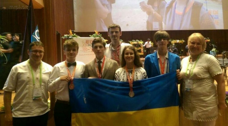 Гройсман поздравил мариупольского школьника в числе победителей международных олимпиад (ФОТО)