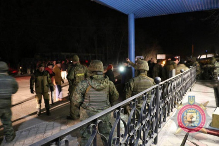 Вооруженные люди на блокпосту в Донецкой области провоцировали полицию