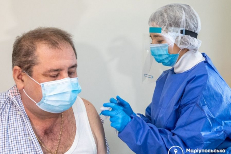 В Мариуполе стартовала вакцинация против COVID-19