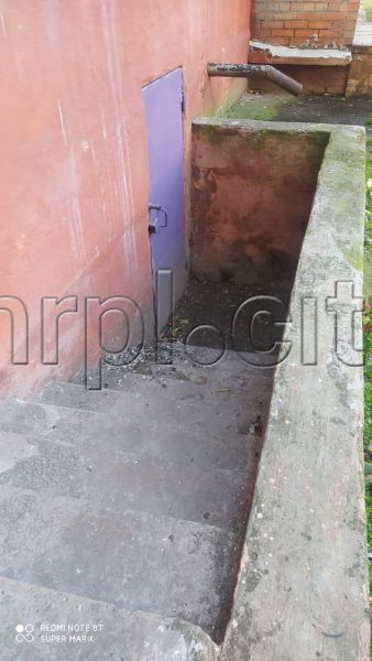 Стали известны подробности падения в глубокую яму женщины с ребенком в Мариуполе