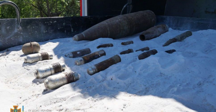 На Восточном в Мариуполе обнаружили почти полсотни взрывоопасных предметов