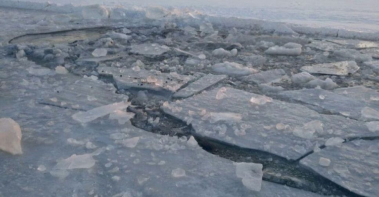 В водоеме вблизи Мариуполя подо льдом нашли тело женщины