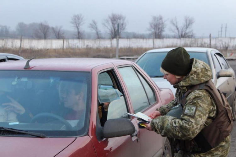 Пограничники под Мариуполем в Рождество помолились за Украину и спели колядки (ФОТО)