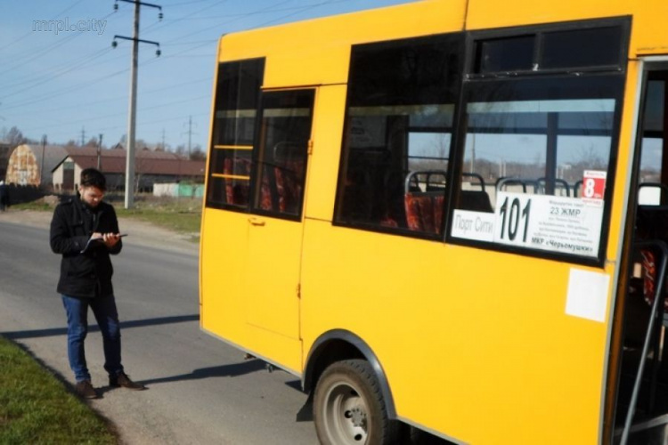 Опасен для людей: в Мариуполе сняли с маршрута автобус (ФОТО)
