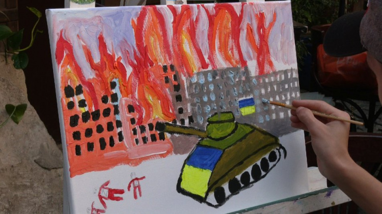 Малюнки дітей з Маріуполя про війну продадуть на аукціоні в Ірландії