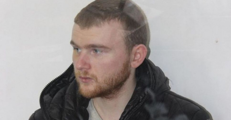 Подозреваемый в убийстве школьницы на Одесщине пытался перерезать себе горло в суде (18+)