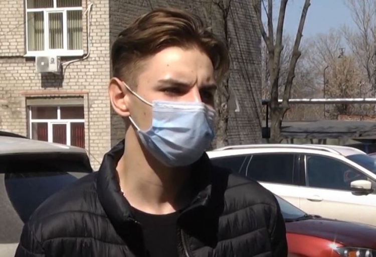 Двадцатилетнего переселенца из Донецка выселяют из общежития в Мариуполе