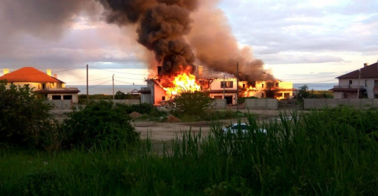 Из-за обстрелов на Мариупольском направлении горели окраины поселков Бердянское и Широкино (ФОТОФАКТ)
