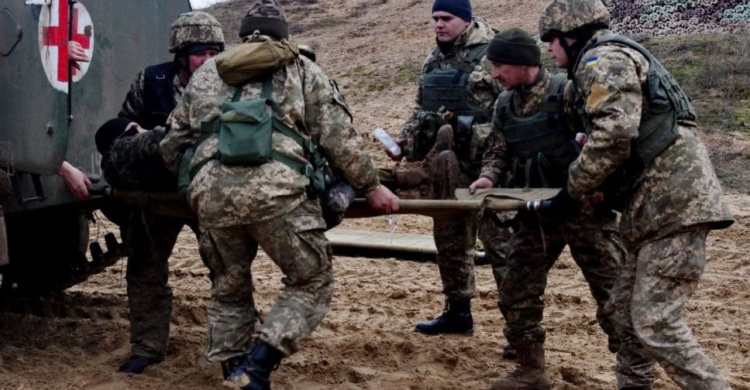 На Донбассе украинский военный получил тяжелое ранение