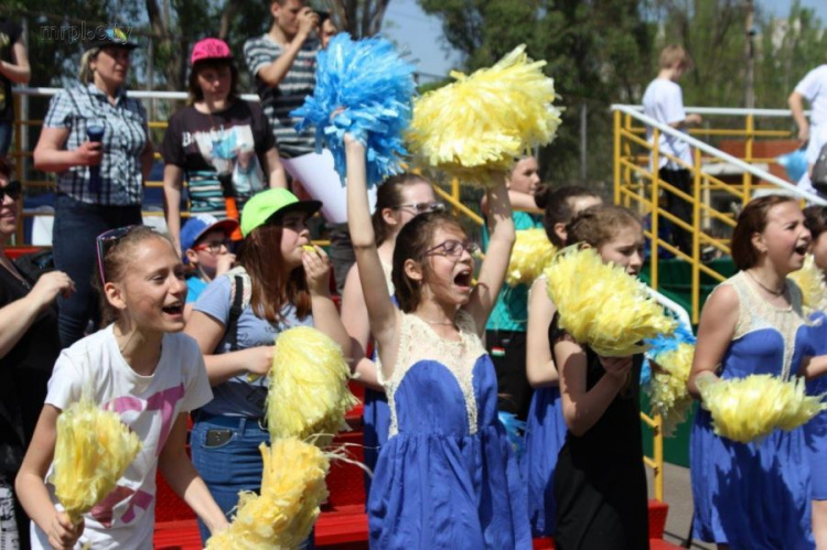 Мариупольские школьники начали борьбу за современный спортзал (ФОТО)