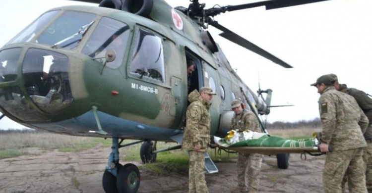Раненные в Донбассе военные – в тяжелом состоянии. Врачи борются за их жизнь