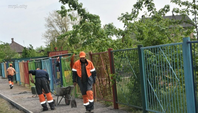 В мариупольском поселке школу за 38,5 миллионов гривен превратили в детский сад (ФОТО)