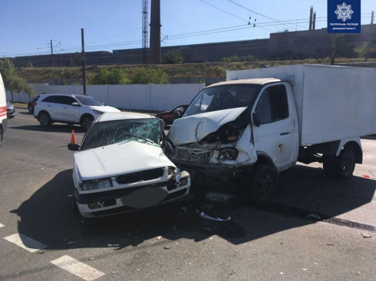В Мариуполе ДТП с пострадавшими: водителей просят объезжать место аварии