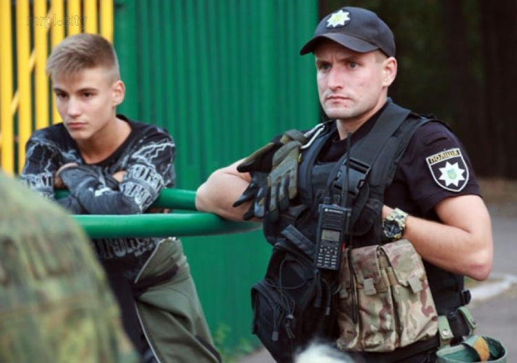 Полиция сообщила о ситуации в Мариуполе на матче Премьер-Лиги (ФОТО+ВИДЕО)