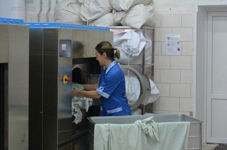 В Мариуполе централизованная прачечная работает в режиме «нон-стоп» (ФОТО)