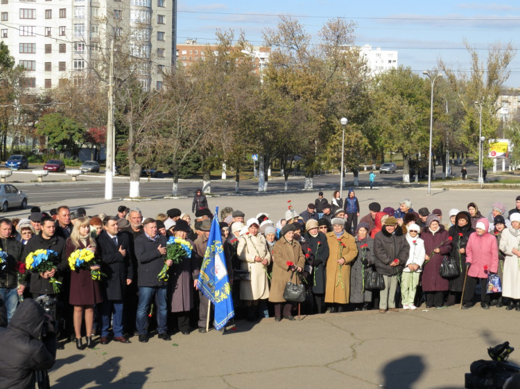 Мариупольцы отметили 72-ю годовщину освобождения Украины от нацистских захватчиков (ФОТО)