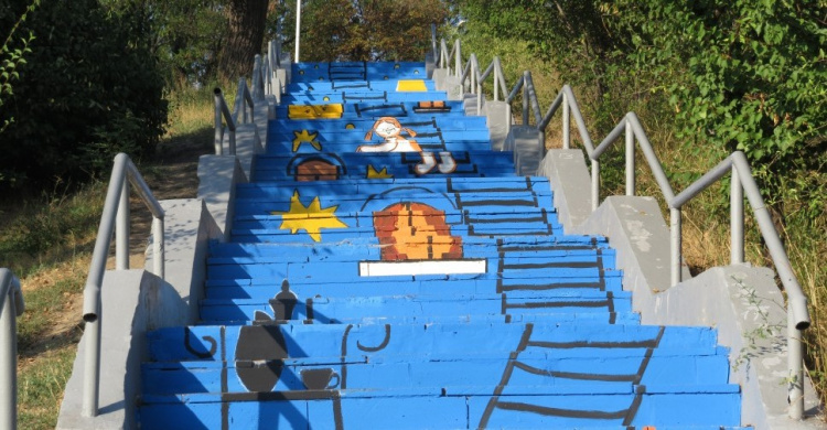 За выходные в Мариуполе появилась лестница в небеса (ФОТО+ВИДЕО)