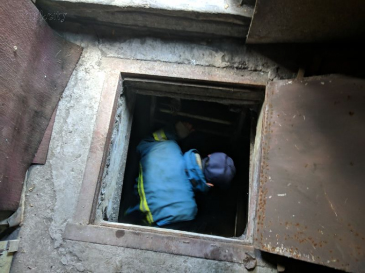 На Донетчине пожилая женщина провалилась в подземную ловушку (ФОТО)