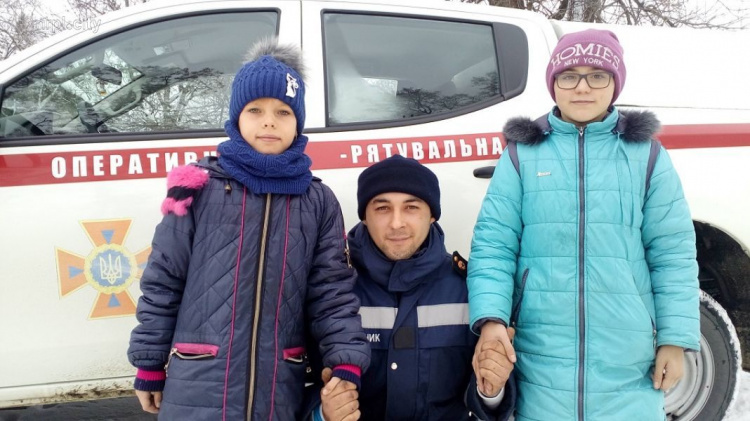  На Донетчине два ребенка провалились под лед водохранилища (ФОТО)