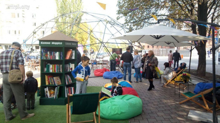 День города: в Мариуполе открылся первый книжный фестиваль (ФОТО)