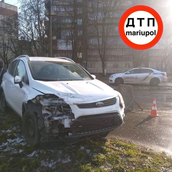 В Мариуполе водитель авто выехал на «встречку» и попал в ДТП