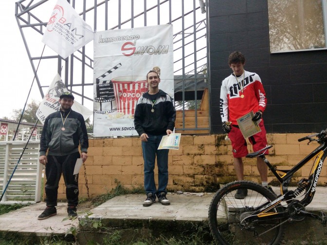 Мариупольский велогонщик прямо на чемпионате сделал предложение своей возлюбленной (ФОТО)