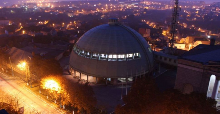 Волейбольная арена или уникальный музей: в Мариуполе решают вопрос о судьбе здания в центре города