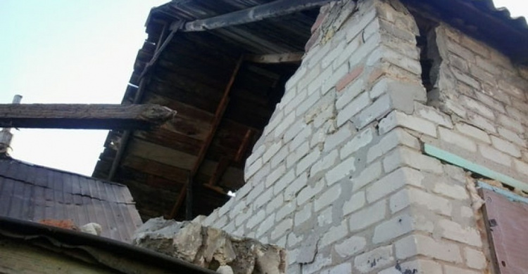 Жители Авдеевки из-за обстрела остались без крыш и окон