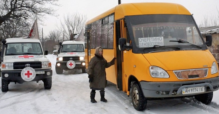 Жителей прифронтовых сел будет возить бесплатный автобус (ВИДЕО)