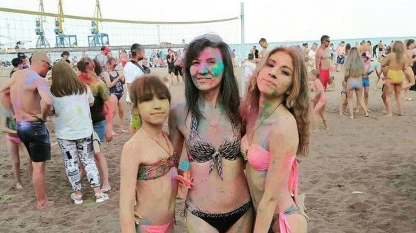 Яркие эмоции и взрыв красок: в Мариуполе прошел цветной фестиваль
