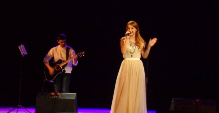 Знаменитая певица, участница отбора «Евровидение-2016» Светлана Тарабарова выступила в Мариуполе (ФОТО)