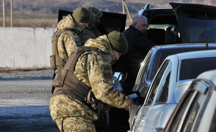 Через КПВВ Донбасса теперь можно перевозить чай, компьютеры и автомобильные покрышки