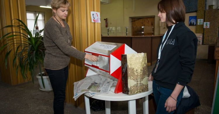 Мариупольские подписчики газеты разыграли рождественского гуся (ФОТО)