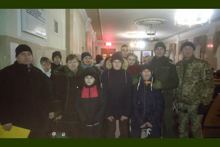 Детей из прифронтового села под Мариуполем вытащили из снежной ловушки (ФОТО)