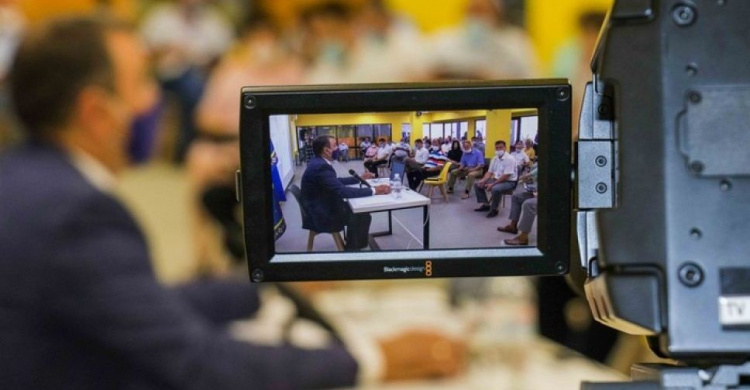 Оставить заявку, поделиться проблемой: в Мариуполе запускают сервис «депутат в смартфоне» (ФОТО)