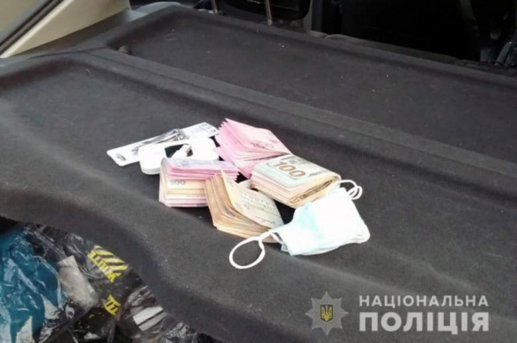Подозреваемые в ограблении предпринимателя попали в ловушку полиции под Мариуполем (ФОТО)
