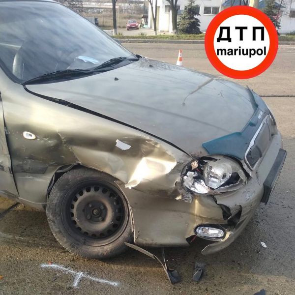 Тройное ДТП в Мариуполе: от удара автомобиль вылетел на «встречку»