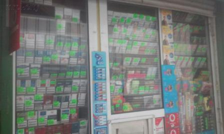 В Приморском районе Мариуполя из киоска изъяли сигарет на 20 тысяч гривен (ФОТО)