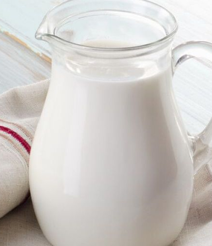 Жителям Маріупольського району безкоштовно роздають молоко